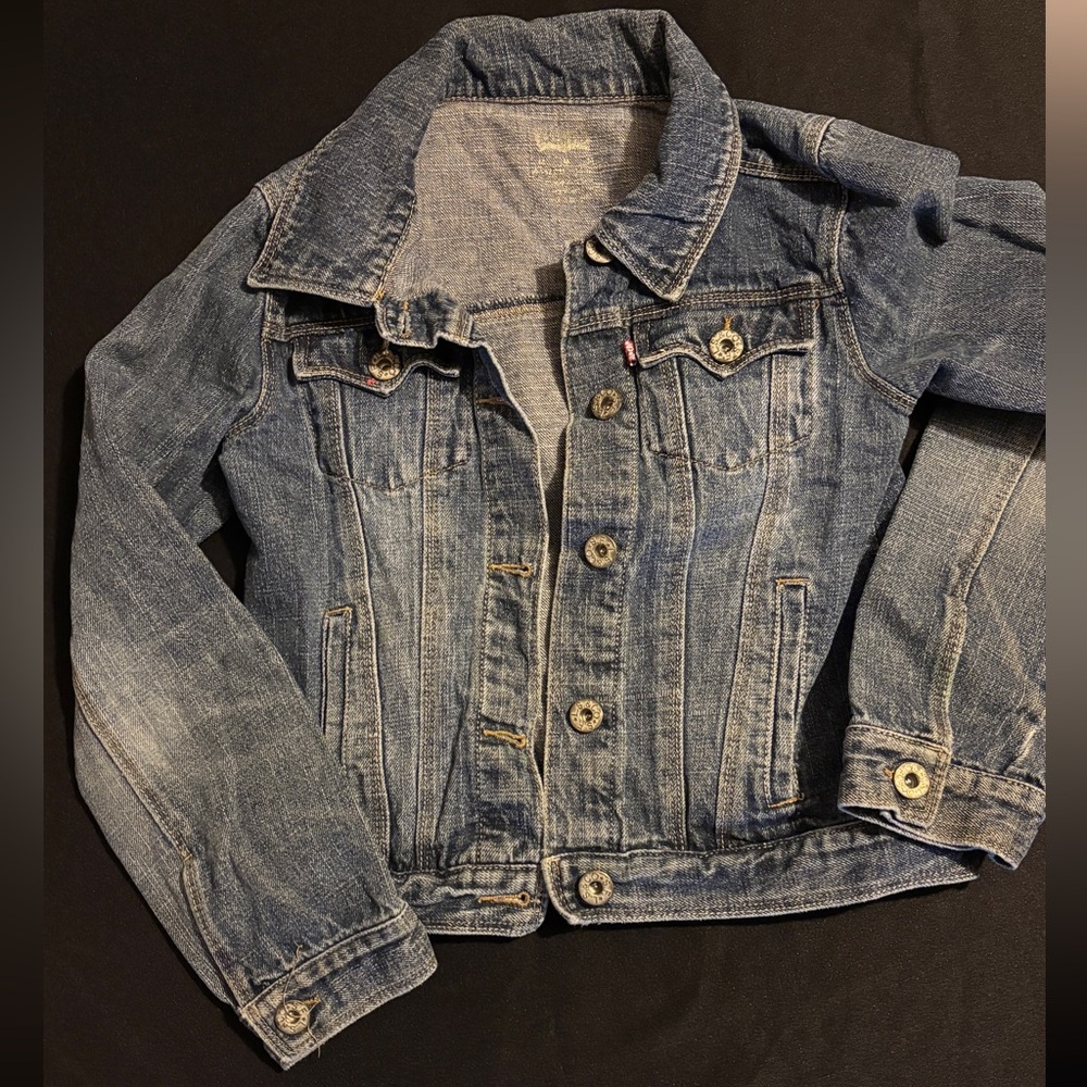 Levi’s kids jean jacket size medium